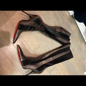 Carlos Santana high boots. Minor blemish on heel.